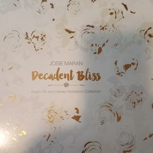 Josie Marian Decadent Set?